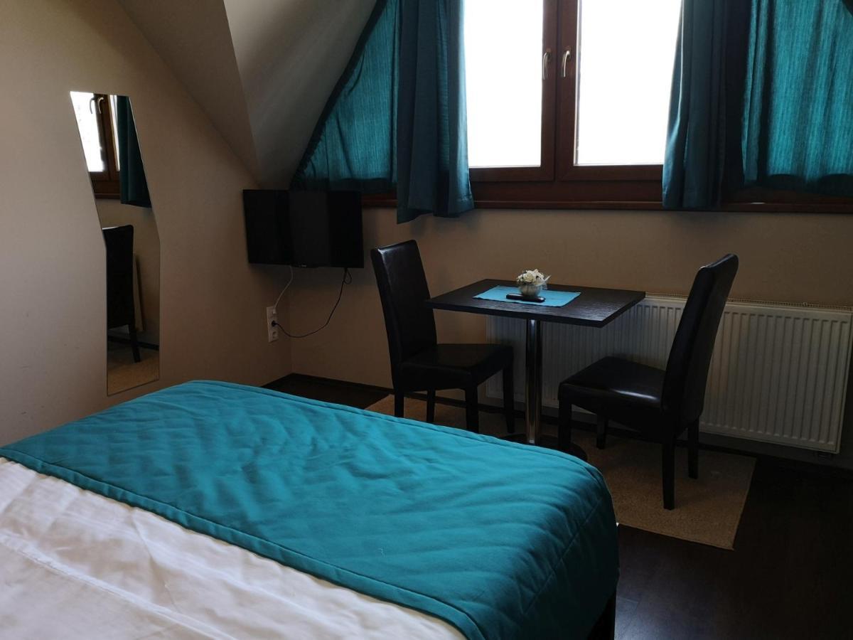 Parton Hotel & Bowling Tiszakécske エクステリア 写真