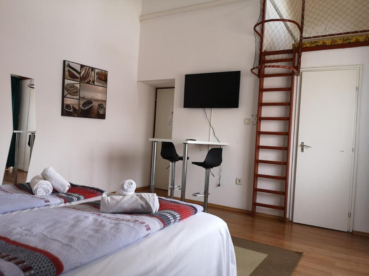 Parton Hotel & Bowling Tiszakécske エクステリア 写真