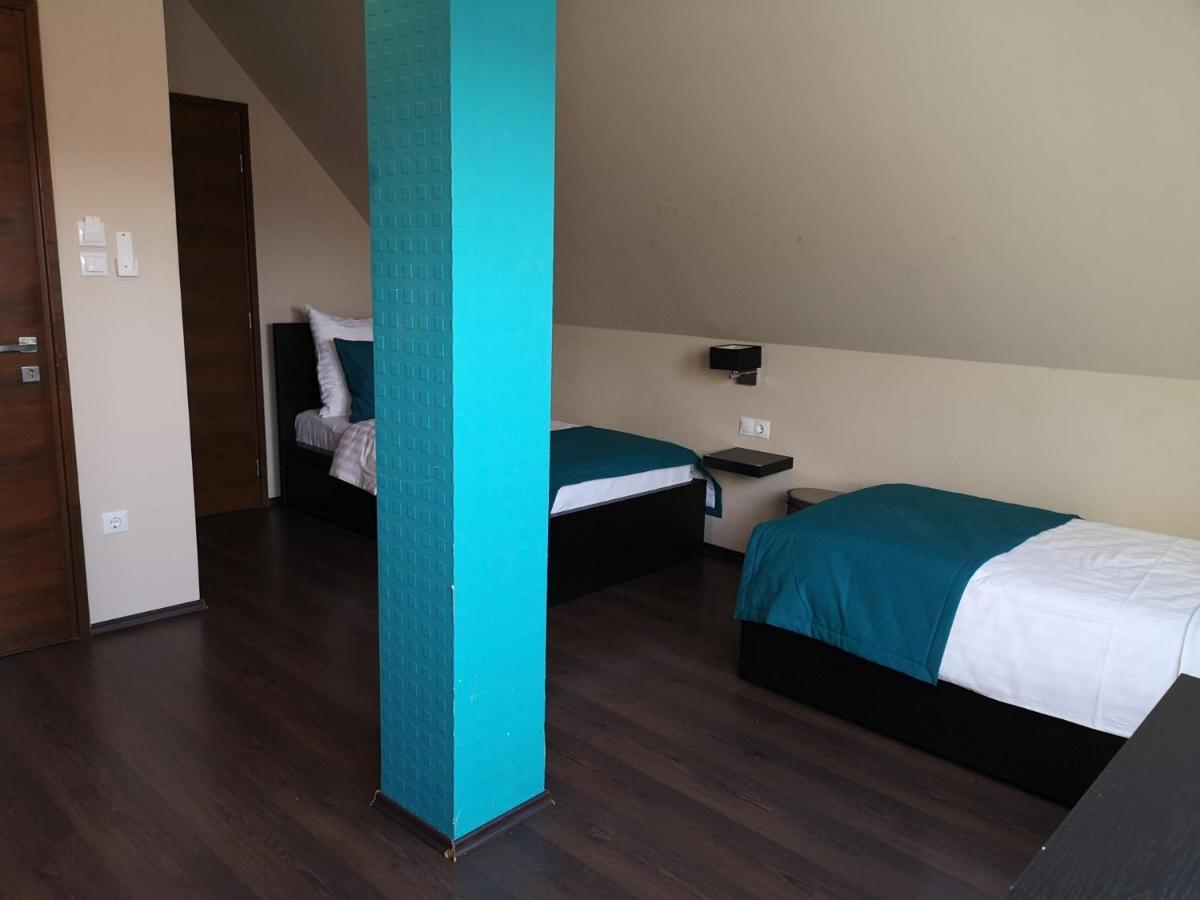 Parton Hotel & Bowling Tiszakécske エクステリア 写真