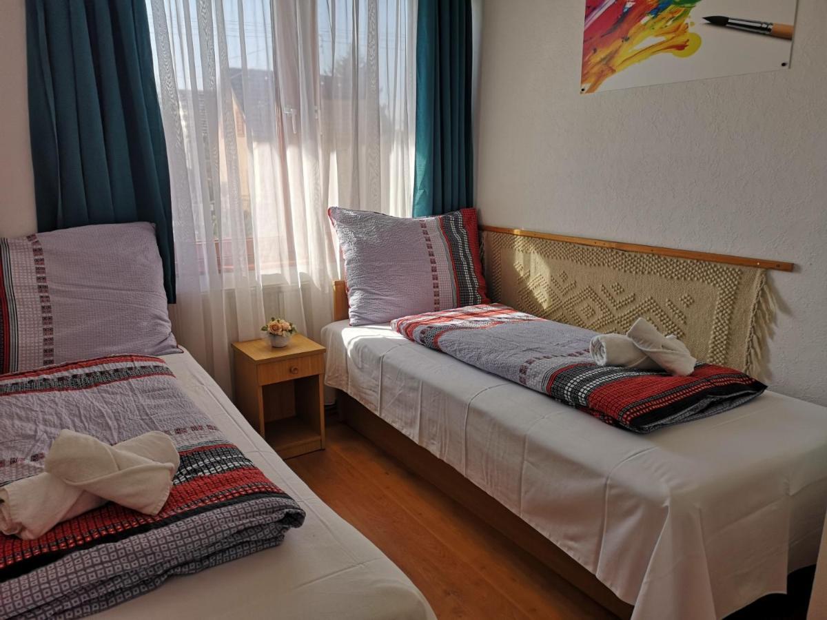 Parton Hotel & Bowling Tiszakécske エクステリア 写真