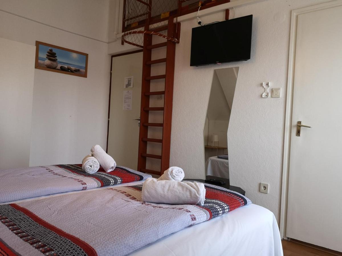 Parton Hotel & Bowling Tiszakécske エクステリア 写真